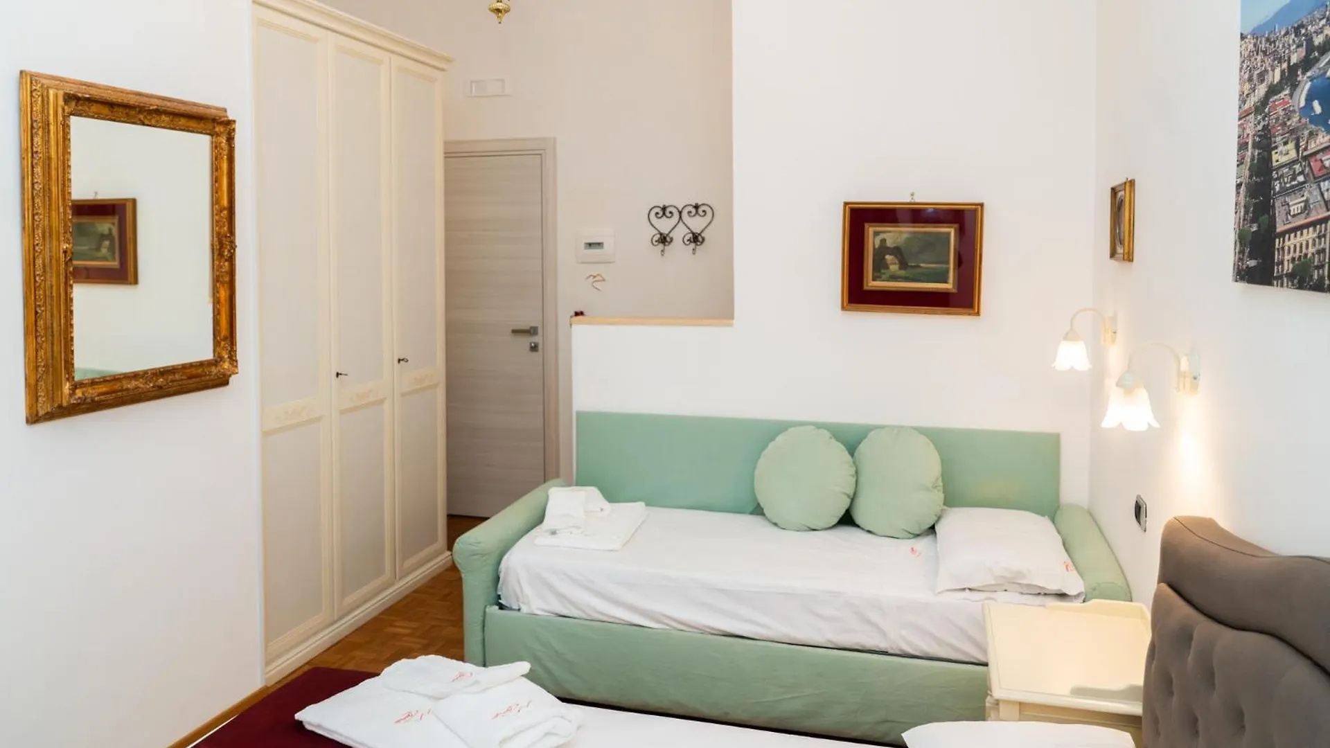 Suite Cervantes Naples 0*,
