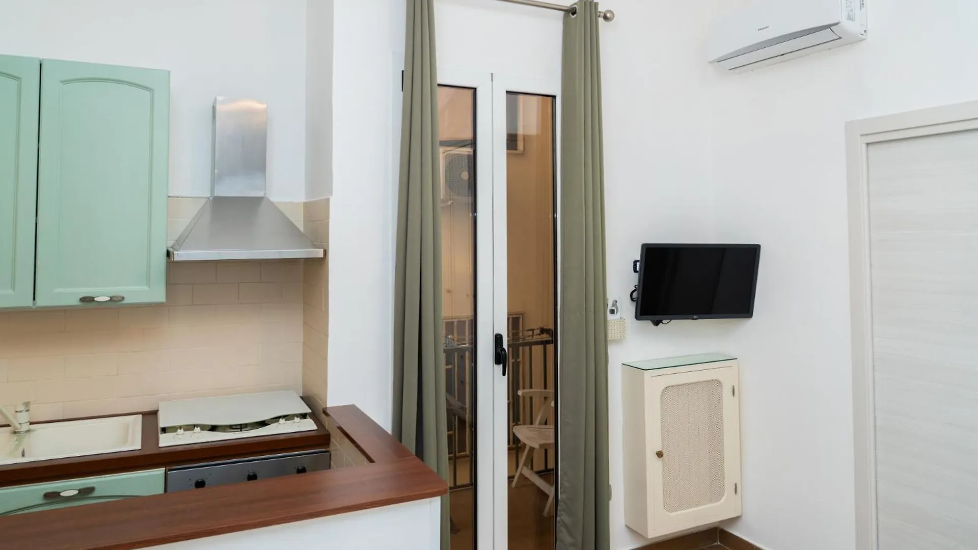 Suite Cervantes Naples 0*,  Italy