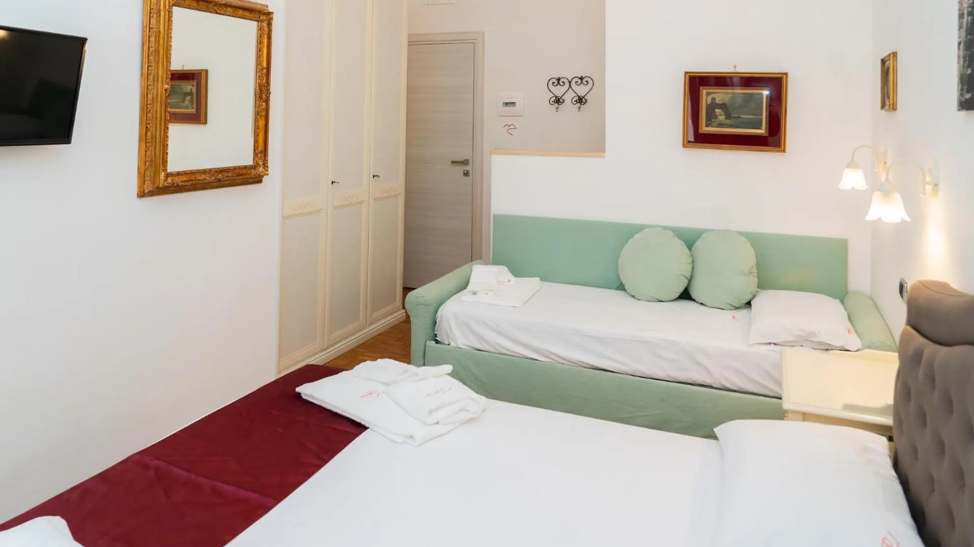 Suite Cervantes Naples Guest house